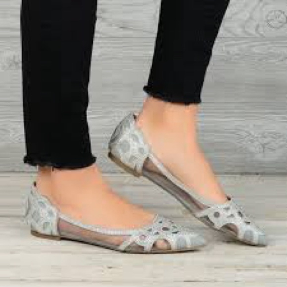 Women’s Journee Collection Batavia Grey Mesh Ballet Flats Size 5.5 US!